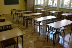 Renowacja parkietu w salach lekcyjnych w liceum